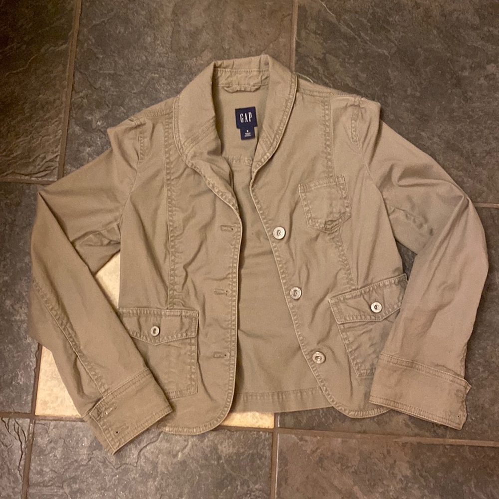 Gap women’s jean jacket. Fitted and cute. Only worn a few times. Color is olive.